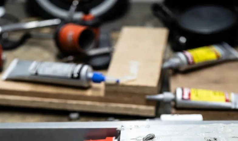 Двухкомпонентный универсальный клей